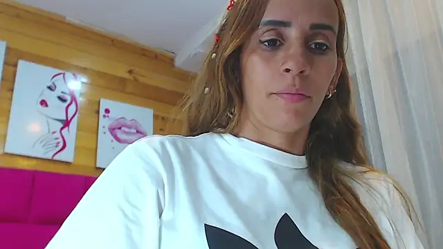 Snapshot of Amber_Moore chatting on February 4, 10:55 pm Amber Moore online show from February 4, 10:55 pm