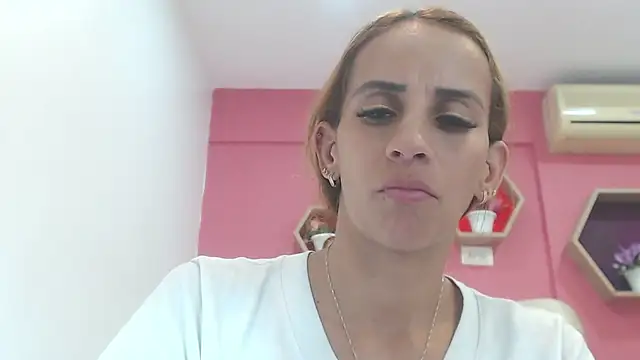 Snapshot of Amber_Moore chatting on February 14, 11:31 pm Amber Moore online show from February 14, 11:31 pm