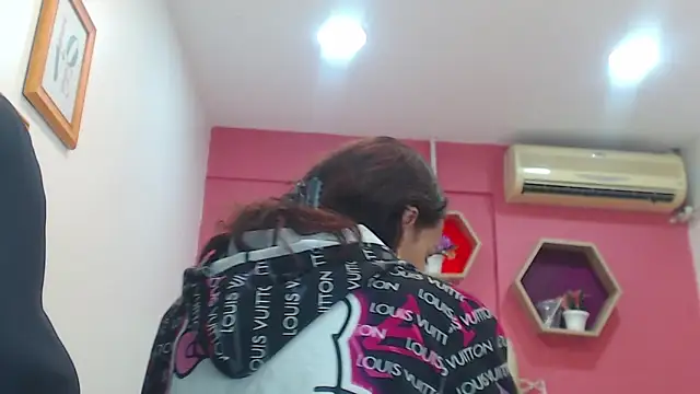 Snapshot of Amber_Moore chatting on September 10, 12:43 am Amber Moore online show from September 10, 12:43 am