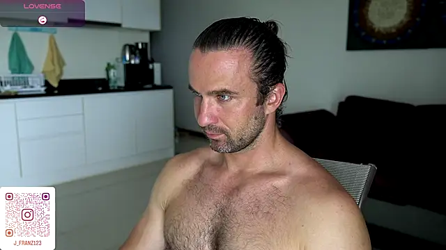 Snapshot of Jonathan___123 chatting on November 15, 3:26 am Jonathan 123 online show from November 15, 3:26 am