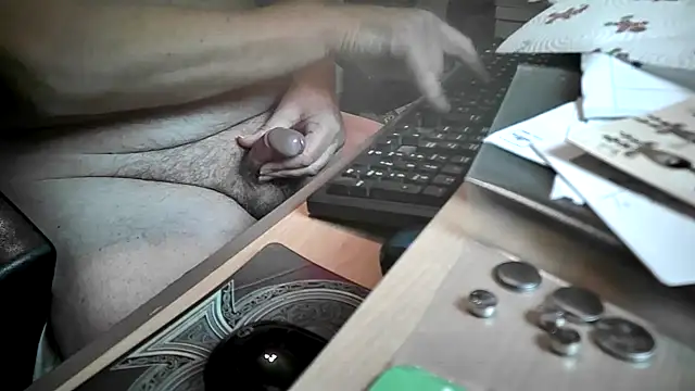 Snapshot of dirtyharry2022 chatting on January 1, 12:44 pm dirtyharry2022 online show from January 1, 12:44 pm