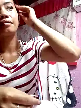 Snapshot of Cutie_body11 chatting on May 5, 10:45 am Cutie body11 online show from May 5, 10:45 am