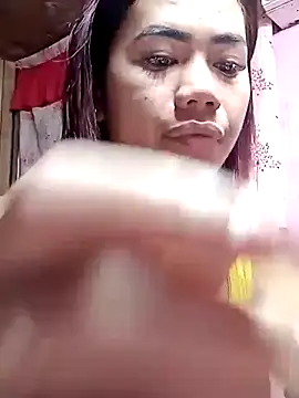 Snapshot of Cutie_body11 chatting on May 12, 12:19 am Cutie body11 online show from May 12, 12:19 am