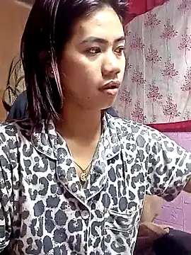 Snapshot of Cutie_body11 chatting on May 23, 7:56 am Cutie body11 online show from May 23, 7:56 am