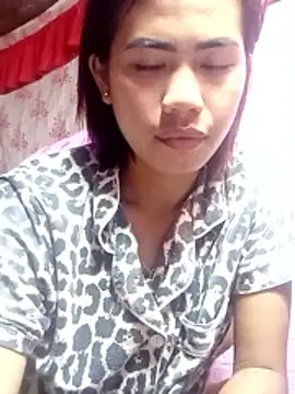 Snapshot of Cutie_body11 chatting on May 24, 12:15 am Cutie body11 online show from May 24, 12:15 am