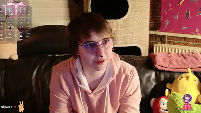 Snapshot of GamerGirl_Eve chatting on October 25, 6:13 pm GamerGirl Eve online show from October 25, 6:13 pm