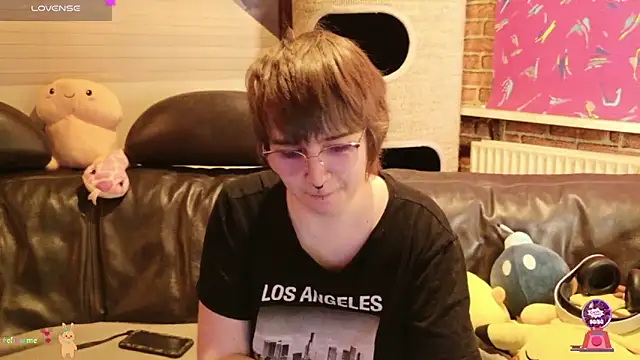 Snapshot of GamerGirl_Eve chatting on November 20, 7:13 pm GamerGirl Eve online show from November 20, 7:13 pm