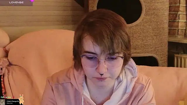 Snapshot of GamerGirl_Eve chatting on November 26, 6:09 pm GamerGirl Eve online show from November 26, 6:09 pm