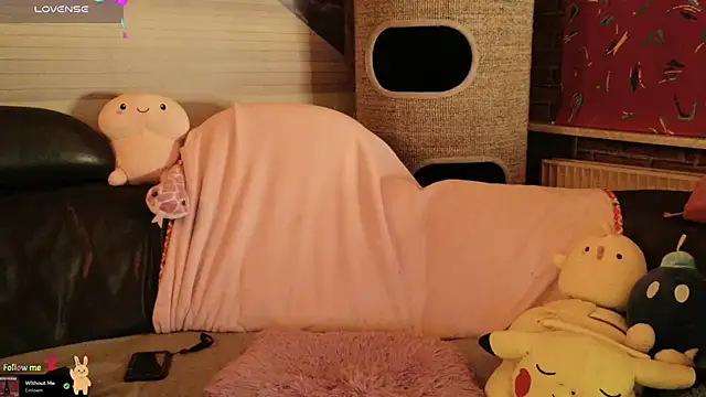 Snapshot of GamerGirl_Eve chatting on December 5, 6:15 pm GamerGirl Eve online show from December 5, 6:15 pm