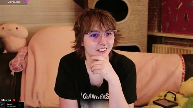 Snapshot of GamerGirl_Eve chatting on December 19, 6:26 pm GamerGirl Eve online show from December 19, 6:26 pm