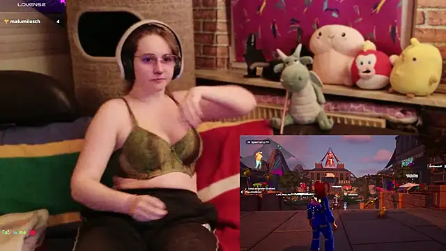 Snapshot of GamerGirl_Eve chatting on February 24, 6:17 pm GamerGirl Eve online show from February 24, 6:17 pm