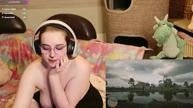 Snapshot of GamerGirl_Eve chatting on March 8, 2:04 am GamerGirl Eve online show from March 8, 2:04 am