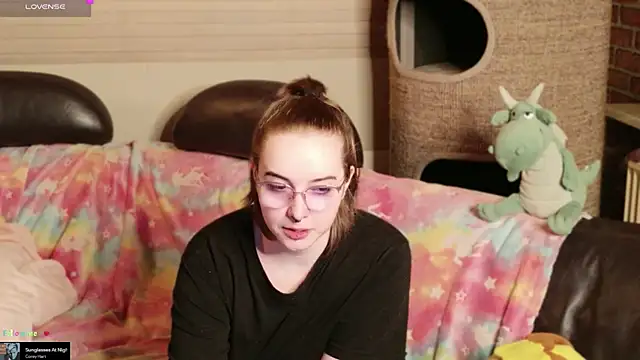 Snapshot of GamerGirl_Eve chatting on March 8, 6:44 pm GamerGirl Eve online show from March 8, 6:44 pm