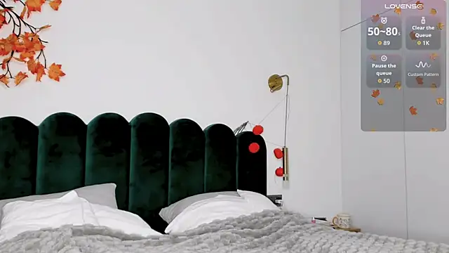 Snapshot of BondGirll chatting on November 9, 7:28 am BondGirll online show from November 9, 7:28 am