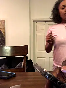 Snapshot of realninafame chatting on October 4, 5:38 am realninafame online show from October 4, 5:38 am