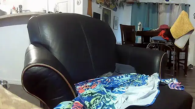 Snapshot of Yankeedave420 chatting on March 5, 12:44 pm Yankeedave420 online show from March 5, 12:44 pm