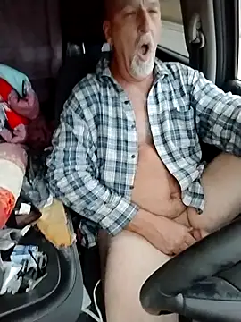 Snapshot of Yankeedave420 chatting on October 29, 10:33 pm Yankeedave420 online show from October 29, 10:33 pm