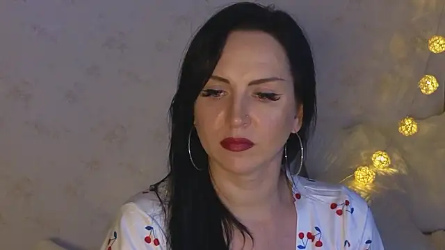 Snapshot of lily_conor chatting on December 3, 3:00 pm lily conor online show from December 3, 3:00 pm