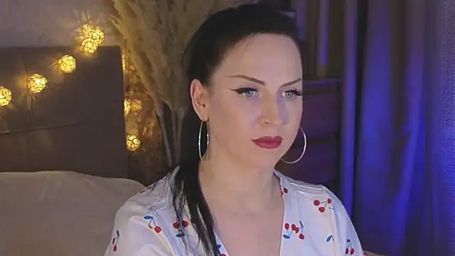 Snapshot of lily_conor chatting on December 14, 3:25 pm lily conor online show from December 14, 3:25 pm