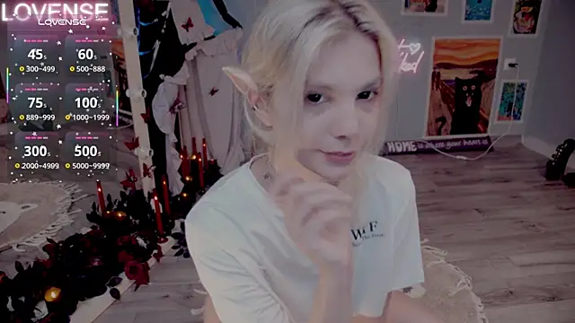 Snapshot of Careful_i_bite chatting on November 9, 6:23 am Careful i bite online show from November 9, 6:23 am