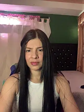 Estefani 32 online show from July 27, 9:55 pm