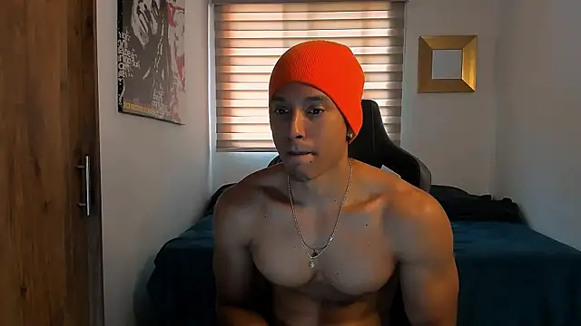 Snapshot of Liam_V chatting on December 15, 2:05 pm Liam V online show from December 15, 2:05 pm