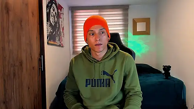 Snapshot of Liam_V chatting on January 29, 4:19 pm Liam V online show from January 29, 4:19 pm