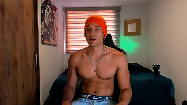 Snapshot of Liam_V chatting on January 30, 8:53 pm Liam V online show from January 30, 8:53 pm