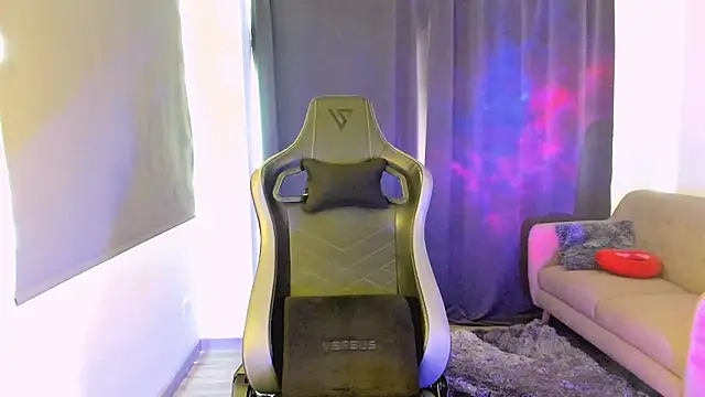 Snapshot of Liam_V chatting on March 16, 6:44 pm Liam V online show from March 16, 6:44 pm