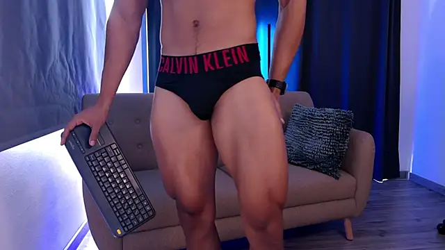 Snapshot of Liam_V chatting on November 2, 3:03 pm Liam V online show from November 2, 3:03 pm