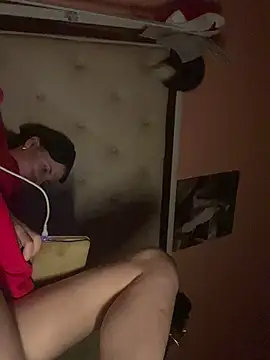 Snapshot of Flossy_Vettie chatting on October 31, 12:44 am Flossy Vettie online show from October 31, 12:44 am