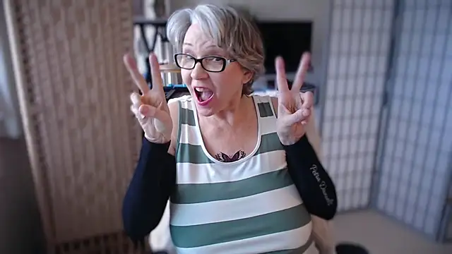 petradaniels online show from March 5, 9:44 pm