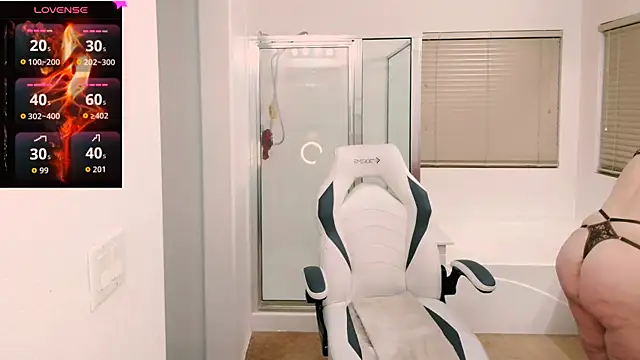 britteebee online show from March 10, 7:02 am