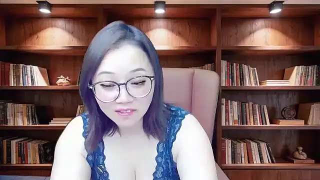 Snapshot of Giuliam chatting on July 18, 2:21 pm Giuliam online show from July 18, 2:21 pm