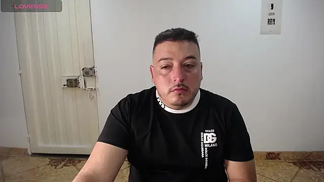Snapshot of antonycruz chatting on June 8, 1:28 am antonycruz online show from June 8, 1:28 am