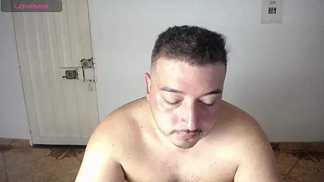 Snapshot of antonycruz chatting on June 8, 3:34 pm antonycruz online show from June 8, 3:34 pm