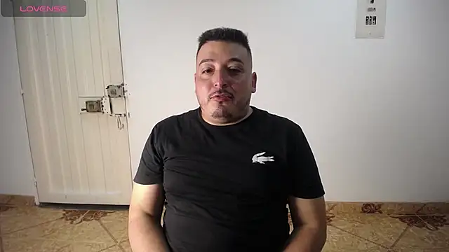 Snapshot of antonycruz chatting on June 10, 1:28 am antonycruz online show from June 10, 1:28 am