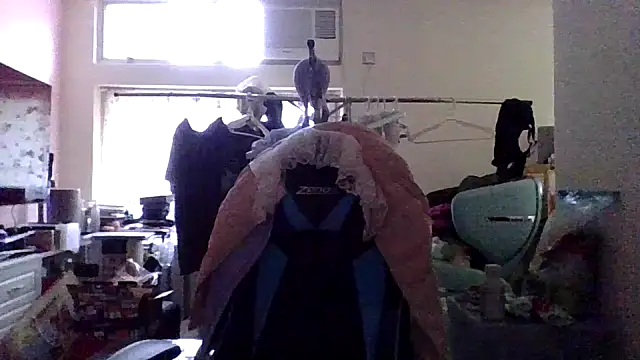 Snapshot of charlie_xdd chatting on March 8, 9:39 am charlie xdd online show from March 8, 9:39 am