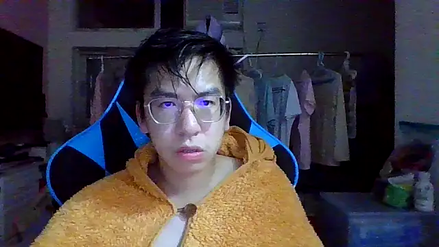 Snapshot of charlie_xdd chatting on March 18, 1:20 pm charlie xdd online show from March 18, 1:20 pm