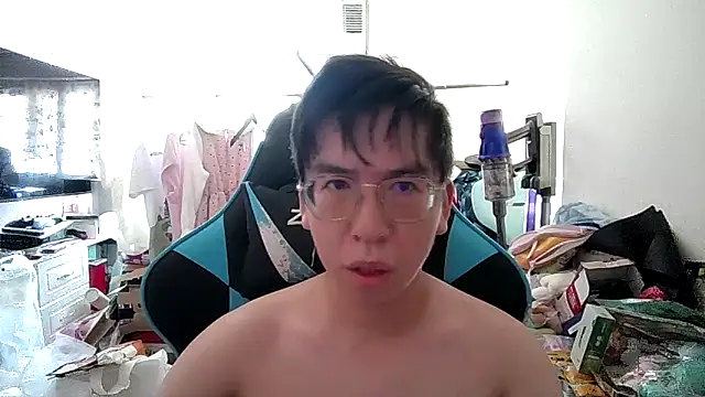 Snapshot of charlie_xdd chatting on April 26, 7:50 am charlie xdd online show from April 26, 7:50 am