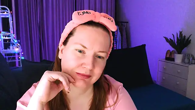 Snapshot of GoddessLara chatting on January 30, 11:02 pm GoddessLara online show from January 30, 11:02 pm