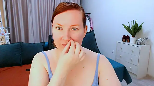 Snapshot of GoddessLara chatting on September 10, 2:11 am GoddessLara online show from September 10, 2:11 am