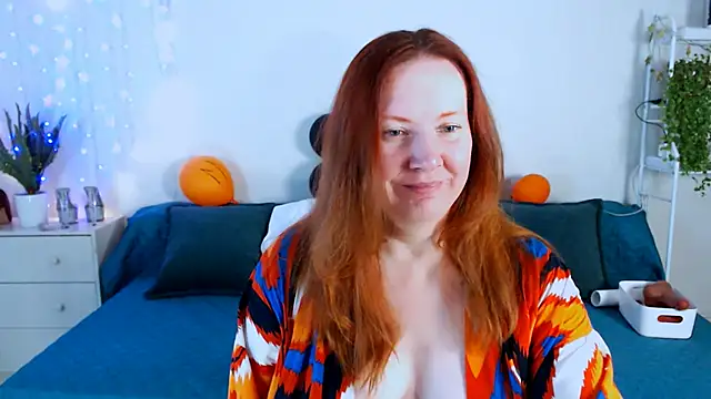 Snapshot of GoddessLara chatting on October 31, 9:38 pm GoddessLara online show from October 31, 9:38 pm