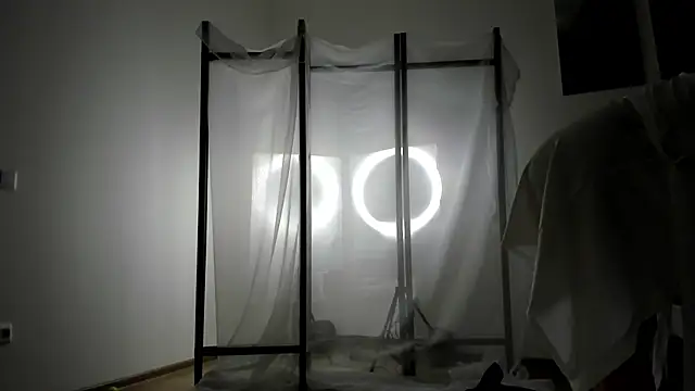 Snapshot of ChloeTayaa chatting on March 6, 6:43 am ChloeTayaa online show from March 6, 6:43 am