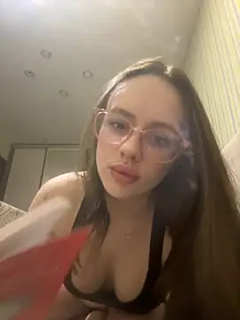 Lisaaan online show from January 11, 8:25 pm