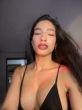 DulceLenns online show from March 18, 6:33 pm