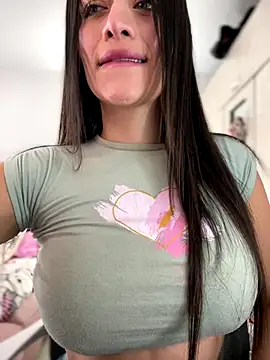 Snapshot of Emmily_19 chatting on December 19, 3:30 pm Emmily 19 online show from December 19, 3:30 pm