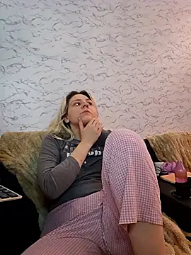 ScarletCallings420 online show from January 17, 2:11 pm