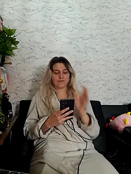 ScarletCallings420 online show from April 16, 7:47 pm
