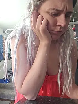 ScarletCallings420 online show from July 7, 11:20 pm